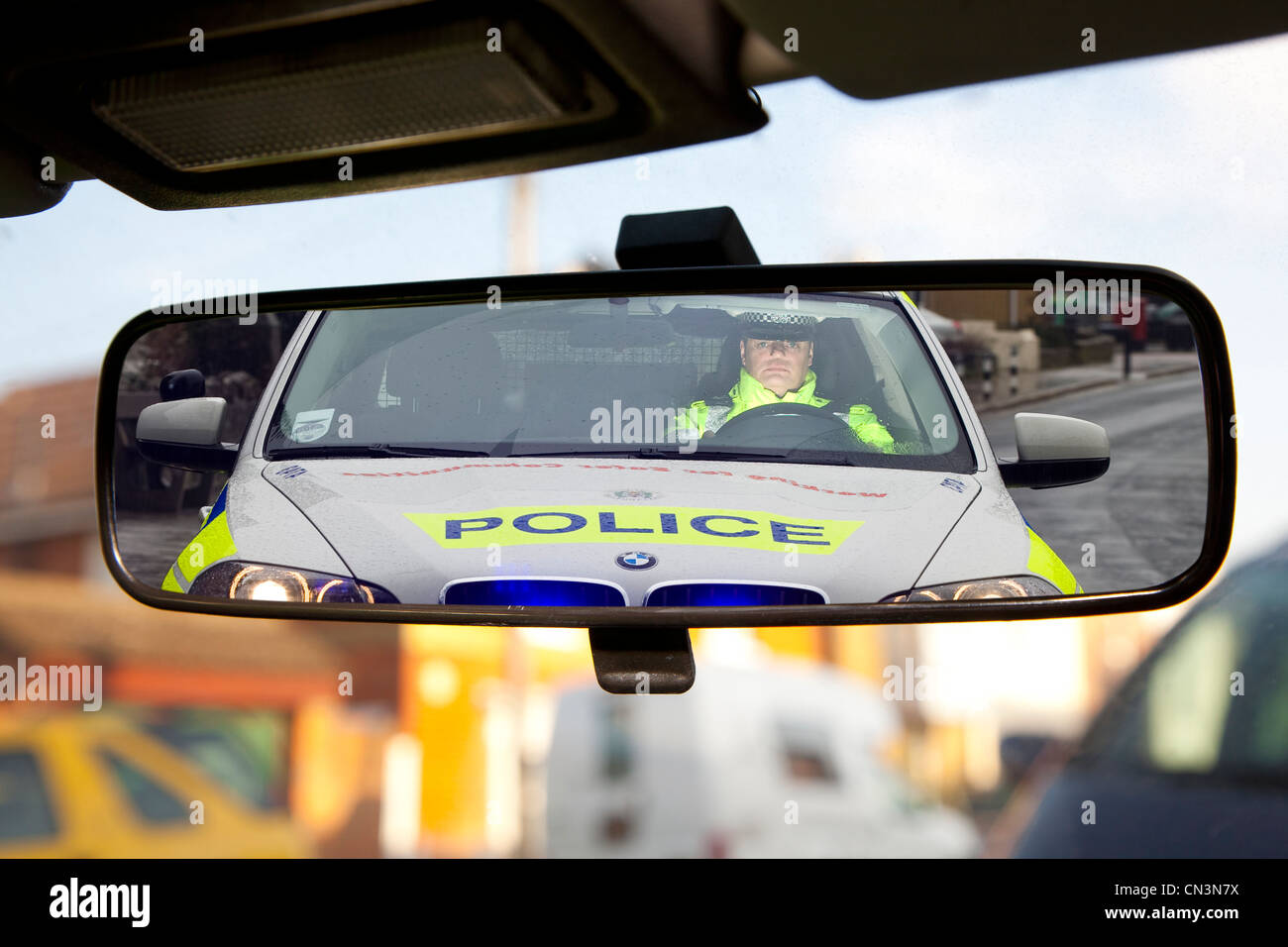 Voir Voir Voir en miroir du trafic voiture de police l'alcool au volant  responsable de campagne de Noël clignotants BMW Grande-bretagne bleu Photo  Stock - Alamy