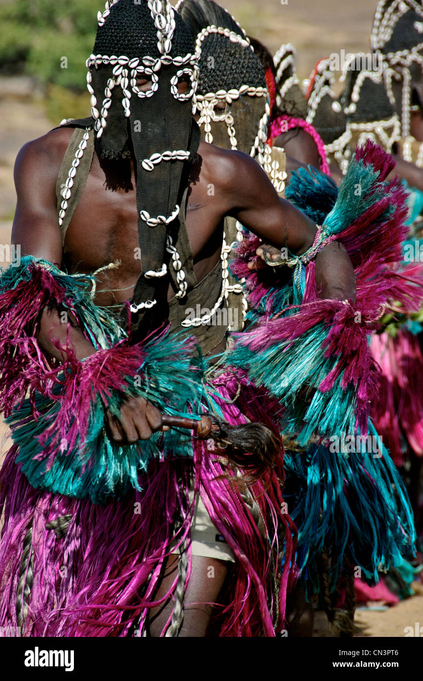 Danseurs masqués dans le comté de Dogon, au Mali. Banque D'Images