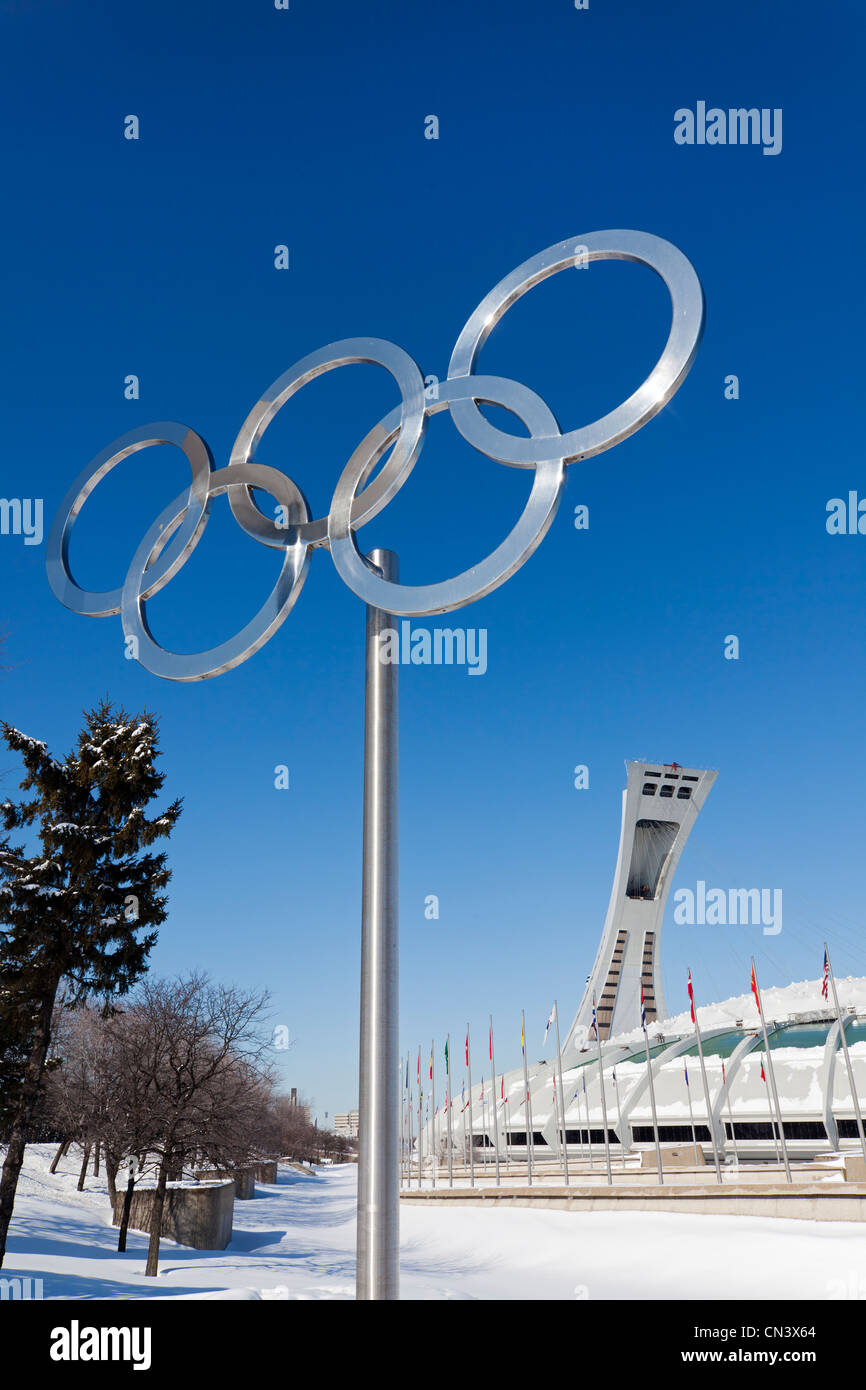 Canada, Québec, Montréal, le Stade Olympique, les anneaux olympiques jeux datant de 1976 Banque D'Images