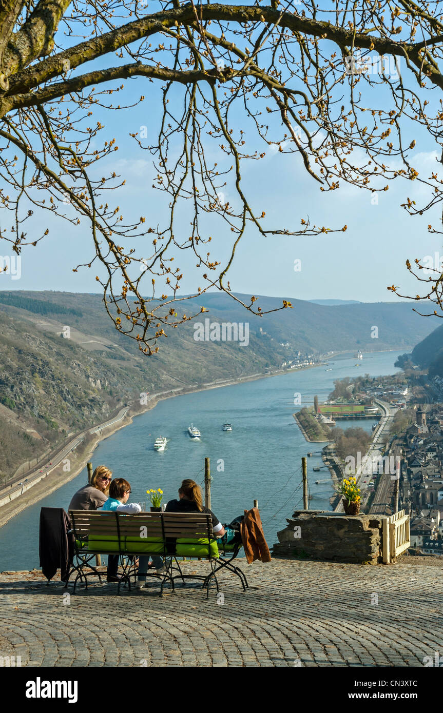 Vue sur la vallée du Rhin à la recherche du sud au-dessus de Oberwesel, Rheinland-pfalz, Allemagne. Banque D'Images
