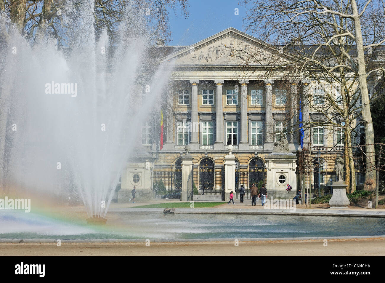 Fontaine au Parc de Bruxelles / Parc de Bruxelles / debout et le Parlement fédéral belge, Bruxelles, Belgique Banque D'Images
