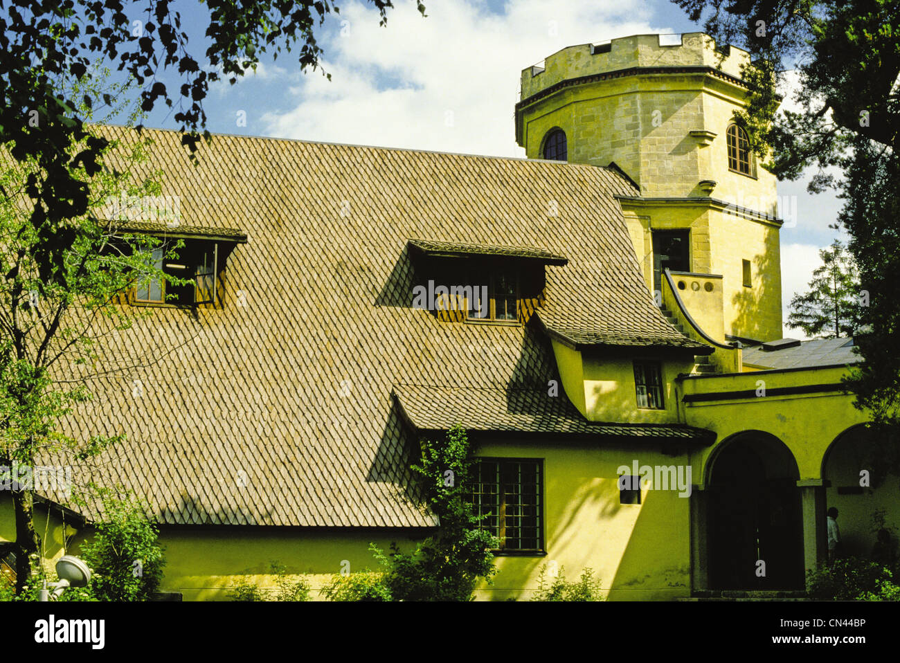 Musée Gallen-Kallela crénelée d'une tour du château a été construit entre 1911 à 1913 et il est situé à Espoo, Finlande . Banque D'Images