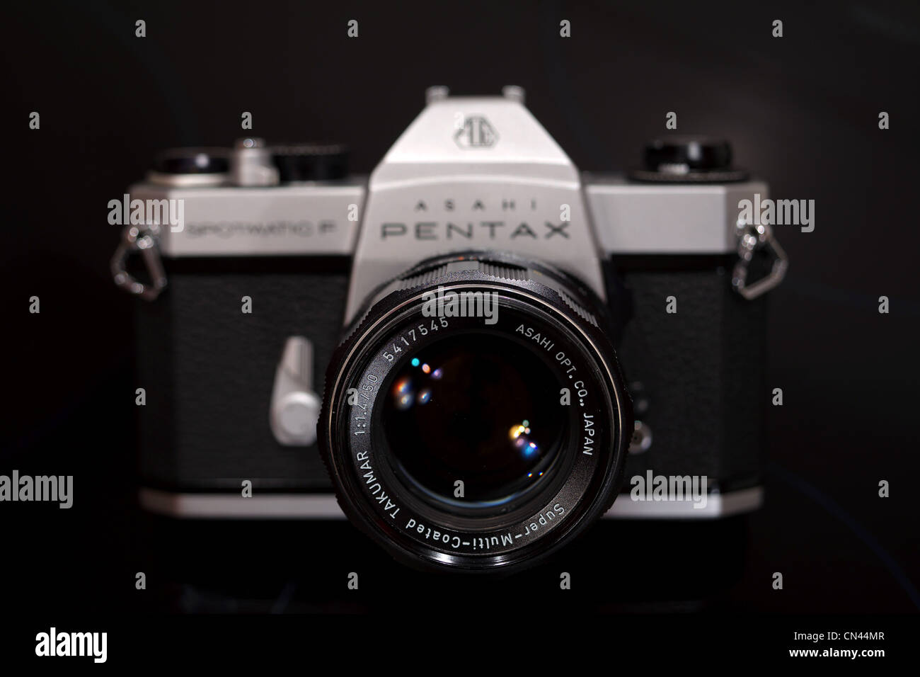 Ancien appareil photo Pentax Spotmatic F film avec Takumar 50mm f1,4 lens Banque D'Images