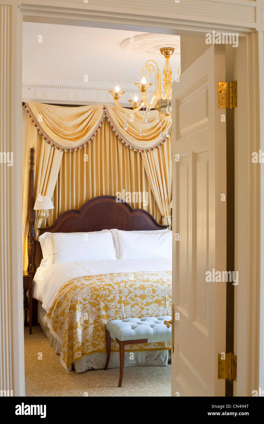 Royaume-uni, Londres, The Strand, Savoy hôtel conçu par l'architecte T. E. Collcutt ouvrir en 1889, premier bâtiment public dans la Banque D'Images