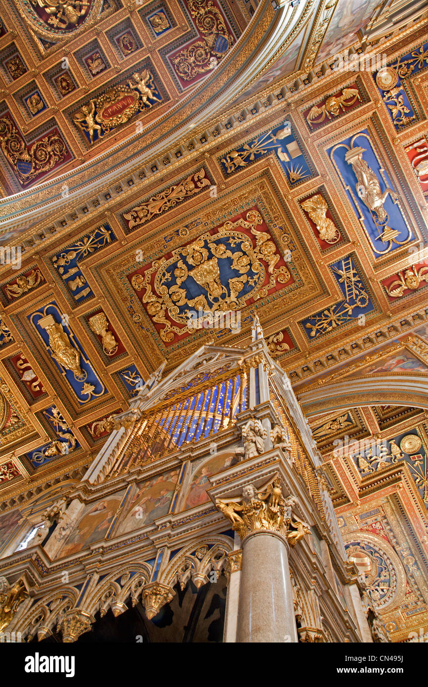 Rome - l'intérieur de la basilique du Latran Banque D'Images