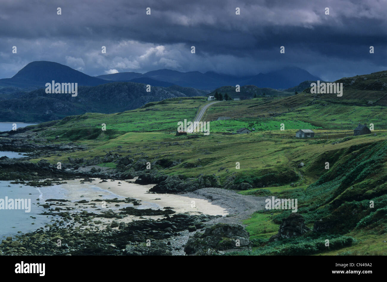 Storm clouds over Gruinard Bay à laide, les Highlands écossais Banque D'Images