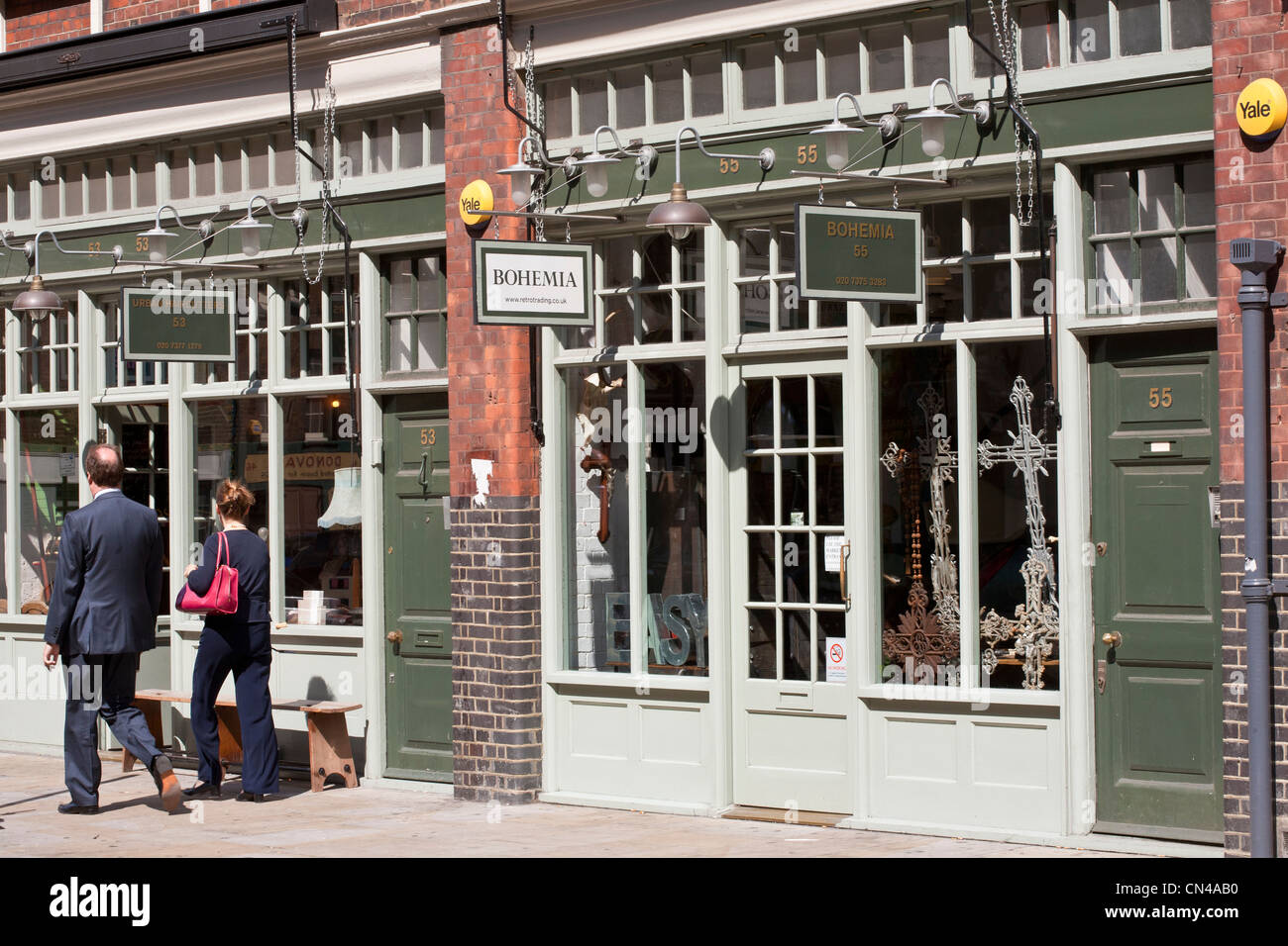 Royaume-uni, Londres, la ville, le Vieux Marché de Spitalfields, marché couvert ouvert en1887, coiffure et du mobilier et de l'intérieur du 20e Banque D'Images