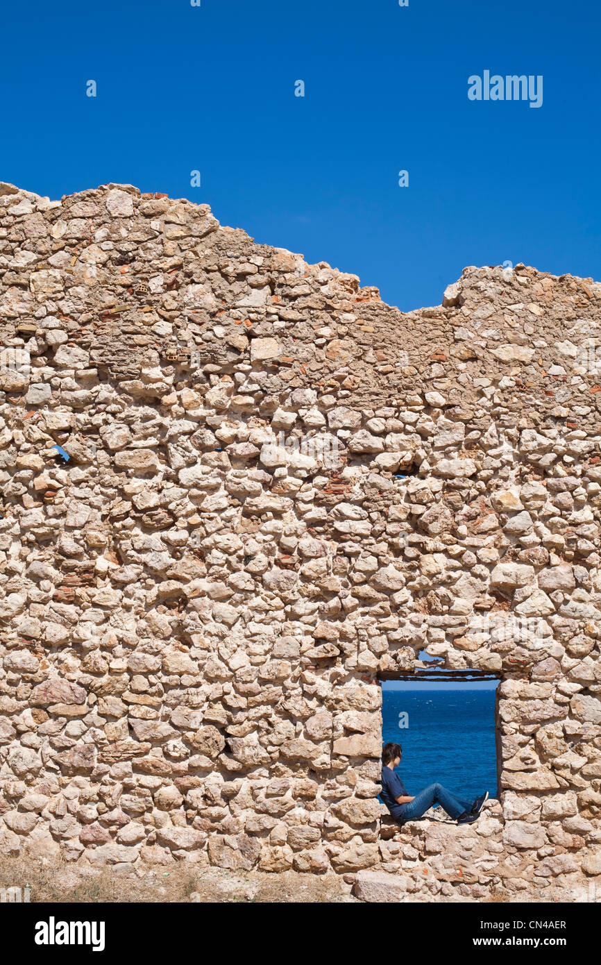 L'Algérie, Tipaza Wilaya Evaluation, Cove, ruine d'une maison avec vue sur la Mer Méditerranée Banque D'Images L'Algérie, Tipaza Wilaya Evaluation, Cove, ruine d'une maison avec vue sur la Mer Méditerranée Banque D'Images