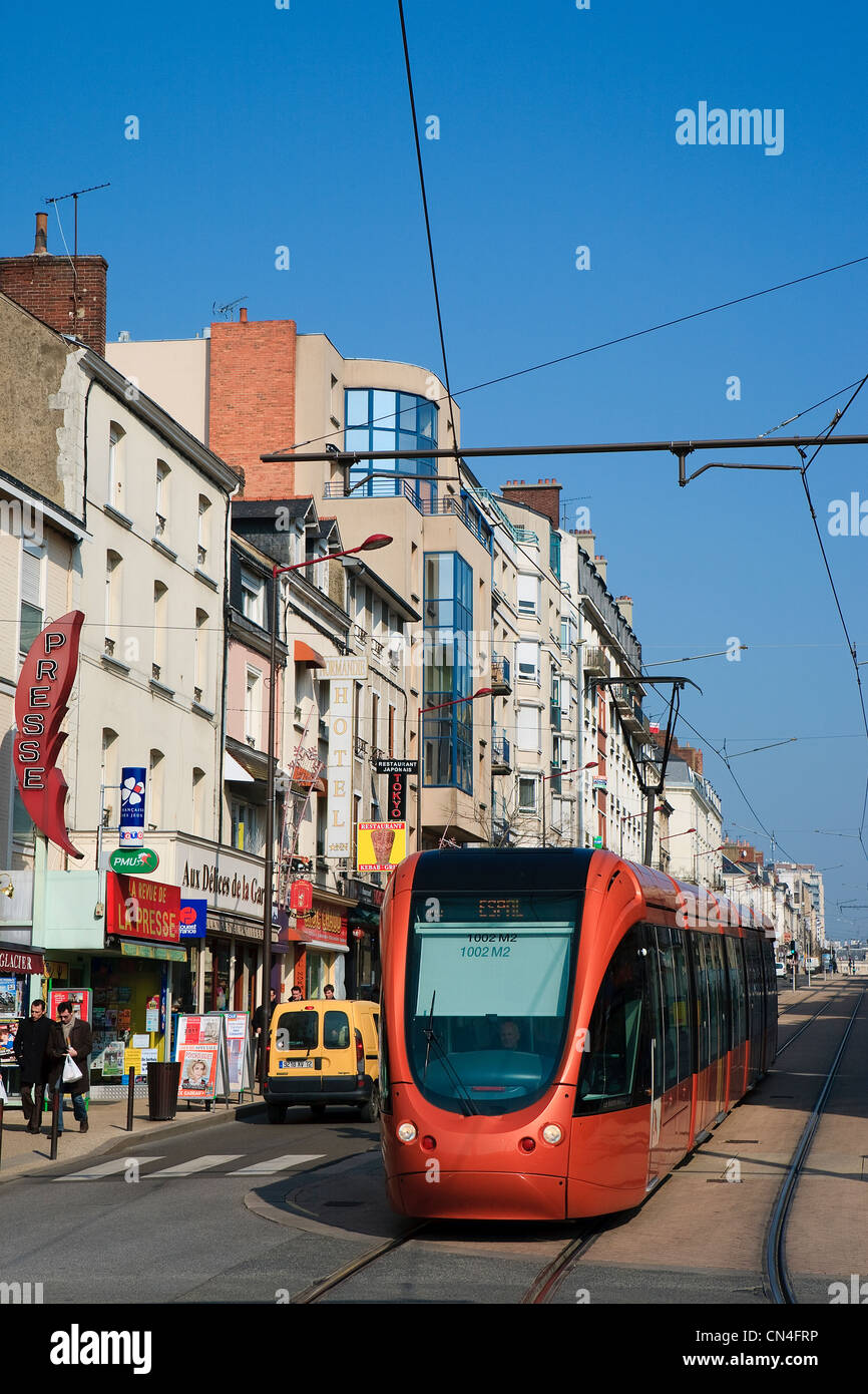 France, Sarthe, Le Mans, quartier Gare Nord, tramway entre la gare TGV et la Place de la République Banque D'Images