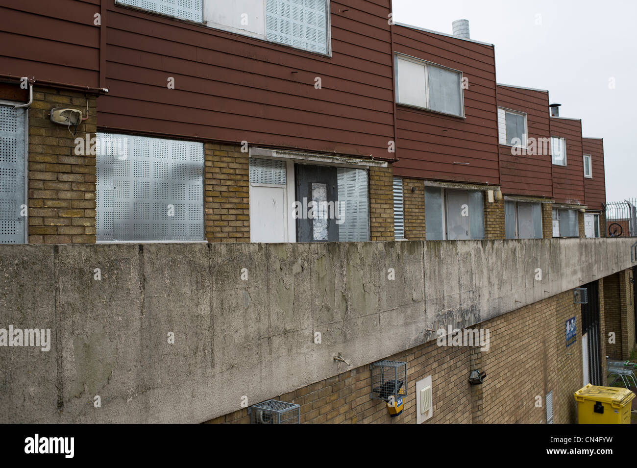 Condamné le logement social sur l'évier estate à Basildon, Essex. Le domaine est due à être régénérés jusqu'à ce que la récession a frappé le Banque D'Images