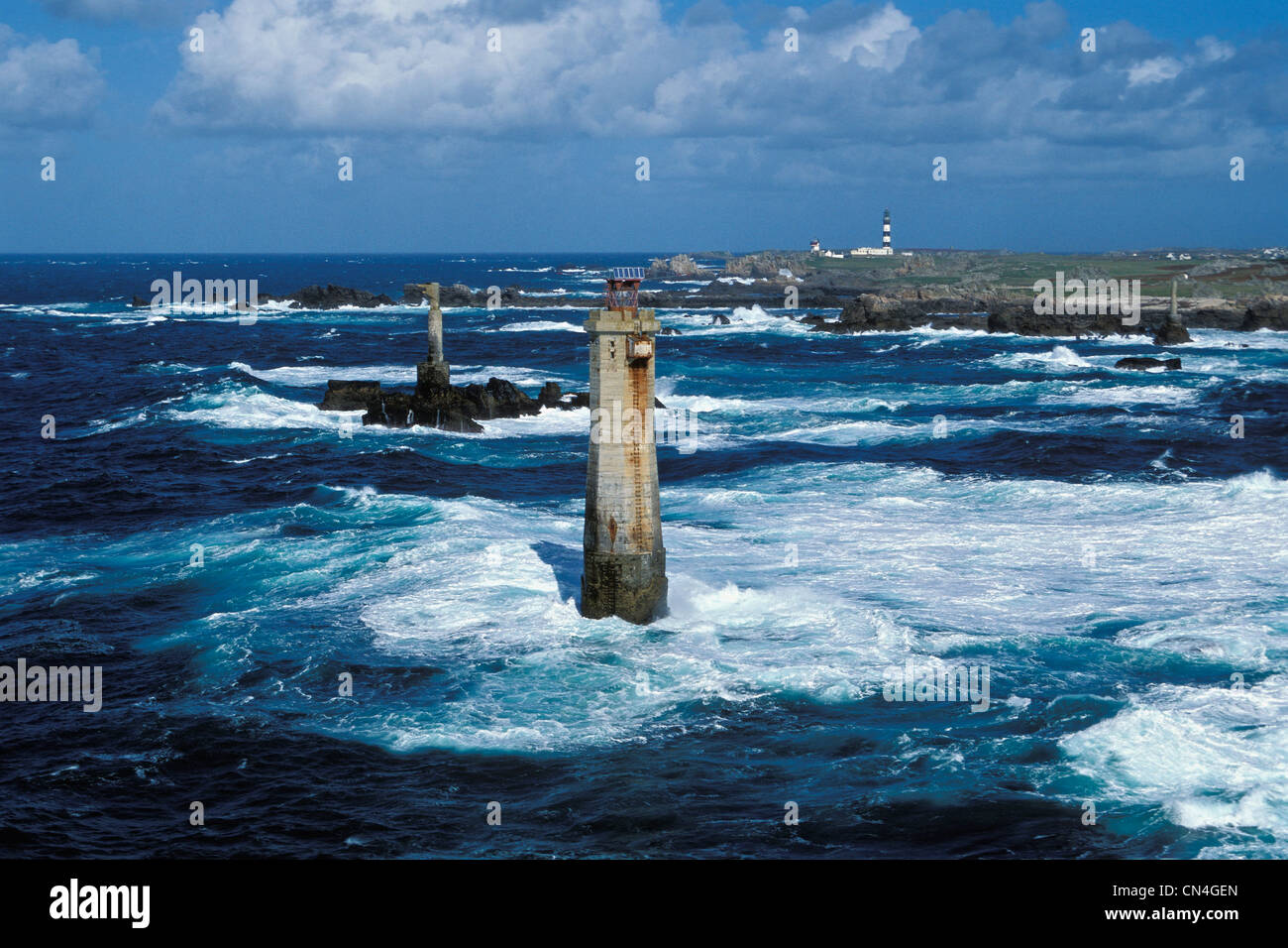 La France, Finistère, Ile d'Ouessant, Pointe de Pern Nividic phare, et le phare de Creac'h, le plus puissant phare dans Banque D'Images