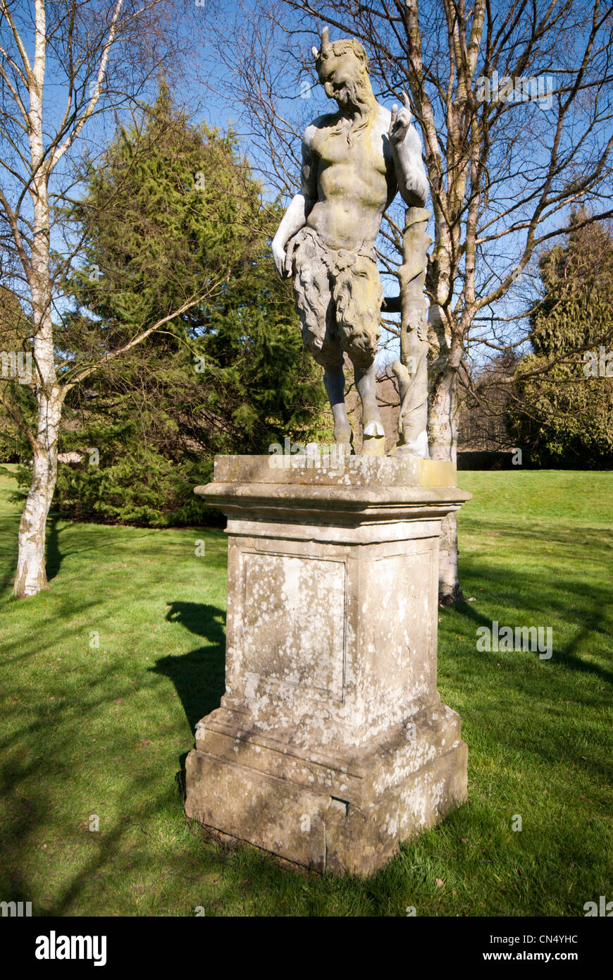 Les statues de PAN dans le domaine de Newstead Abbey, Nottinghamshirre, England, UK. Banque D'Images