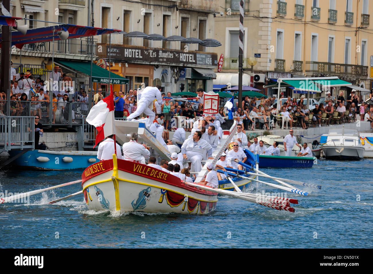 La France, l'Hérault, Sète, canal Royal (Royal Canal), la fête de la Saint Louis (St Louis), la fête des joutes de la mer Banque D'Images