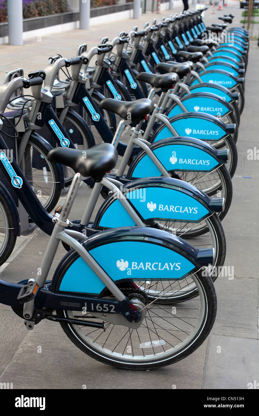 Vélos bleus au centre de Londres, parrainé par la banque Barclays et présenté par le maire Boris Johnson Banque D'Images