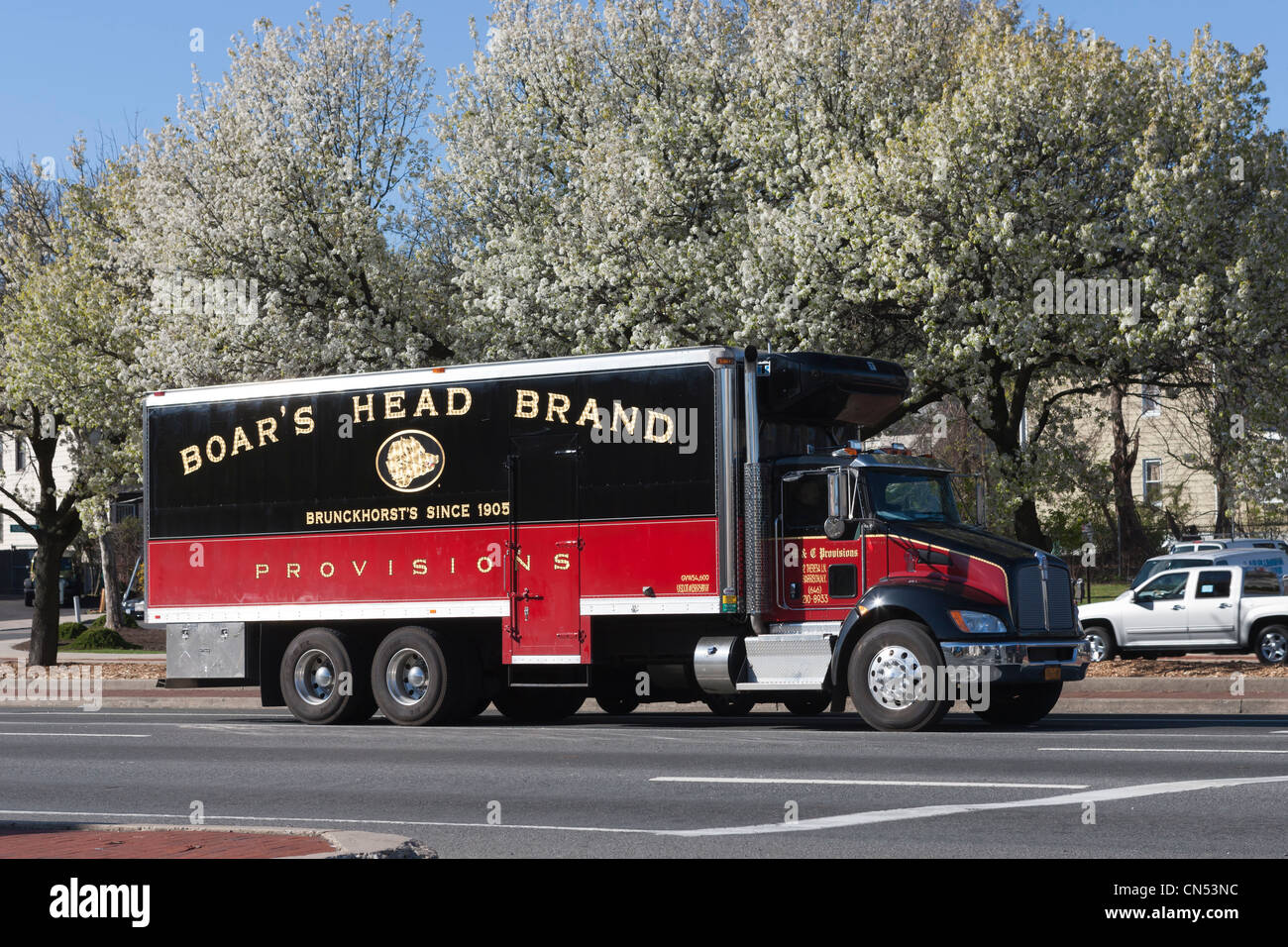 Une tête de sanglier, camion de livraison frigorifique sur sa route à White Plains, New York. Banque D'Images