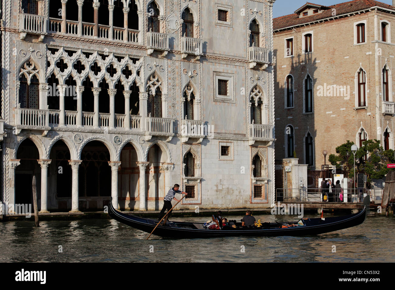 L'Italie, Vénétie, Venise, inscrite au Patrimoine Mondial de l'UNESCO, Grand Canal, le Palais Ca' d'Oro Banque D'Images