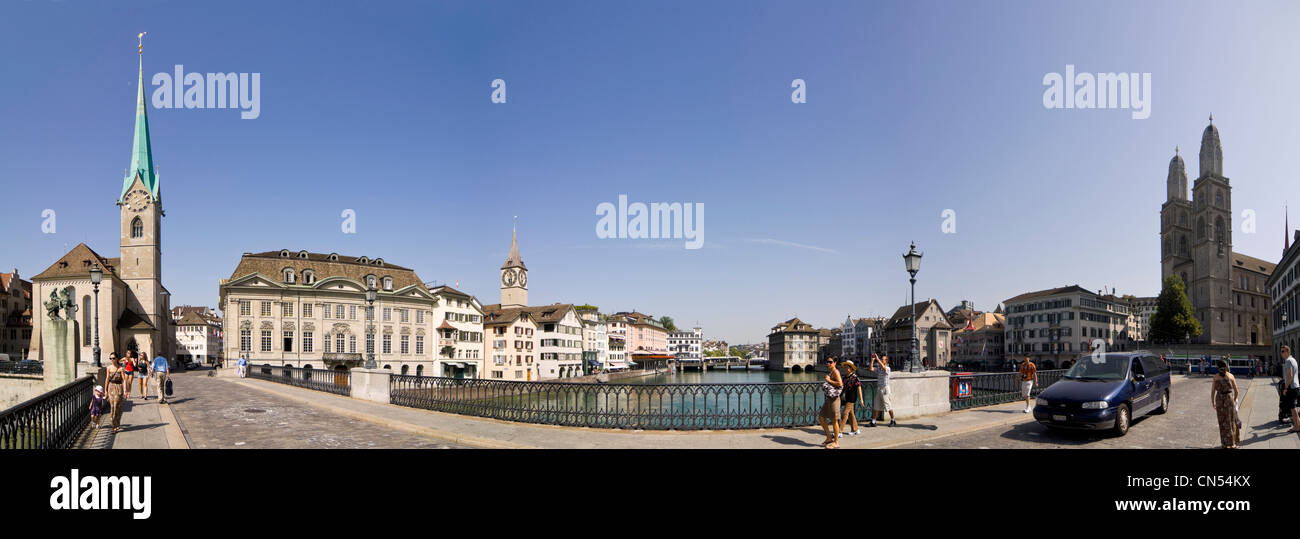 Vue panoramique horizontal de l'abbaye de Fraumünster Grossmünster et kirche ou avec leurs clochers éminents à Zurich sur une journée ensoleillée. Banque D'Images