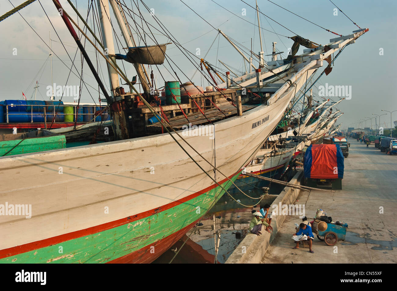 L'Indonésie, Java, Jakarta, Sunda Kelapa port traditionnel pinisi, ou phinishi goélettes Banque D'Images