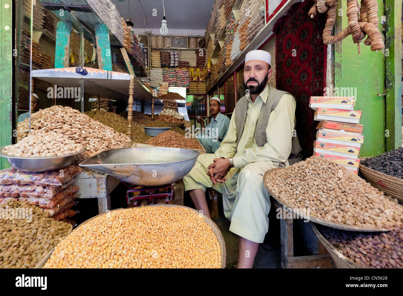 L'Afghanistan, Kaboul, Chahari Sadarat, lentilles vendeur Banque D'Images