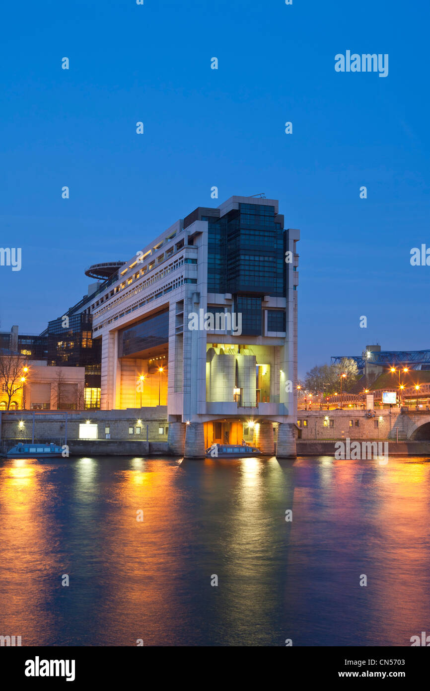 France, Paris, quai de la rapee, le ministère de l'économie et des finances ou Bercy par les France, Paris, quai de la rapee, le ministère de l'économie et des finances ou Bercy par les