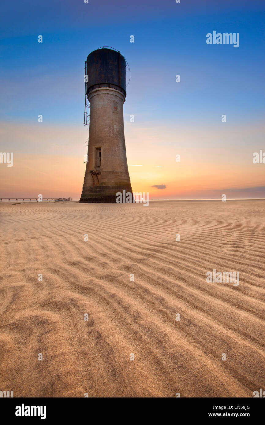 L'ancien phare au coucher du soleil, repousser repousser Point, l'estuaire de la Humber, Humberside, Hull, East Yorkshire Banque D'Images