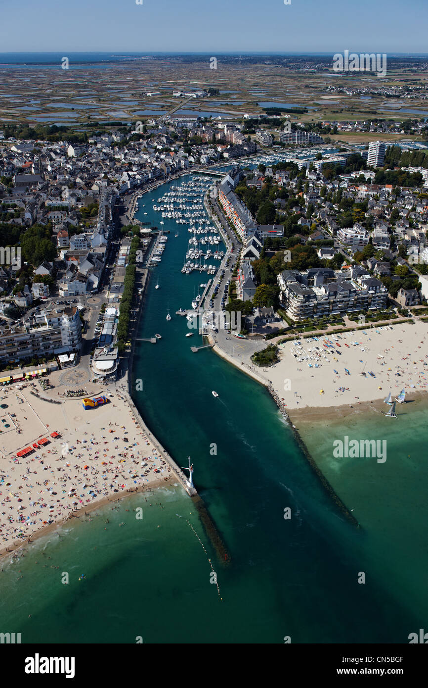 France, Loire Atlantique, baie du Pouliguen, La Baule, Le Pouliguen,  l'entrée du port (vue aérienne Photo Stock - Alamy