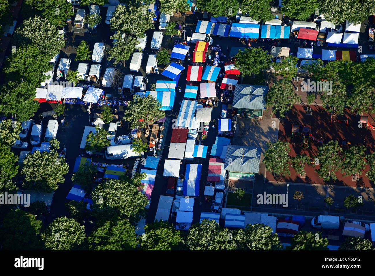 France, Bouches du Rhône, Marseille, 5ème arrondissement, La Plaine, le marché place Jean Jaurès (vue aérienne) Banque D'Images