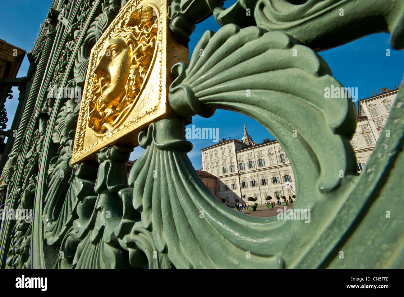 Europe Italie Piémont Turin Piazza Castello le palais Royal gate avec Medusa Banque D'Images