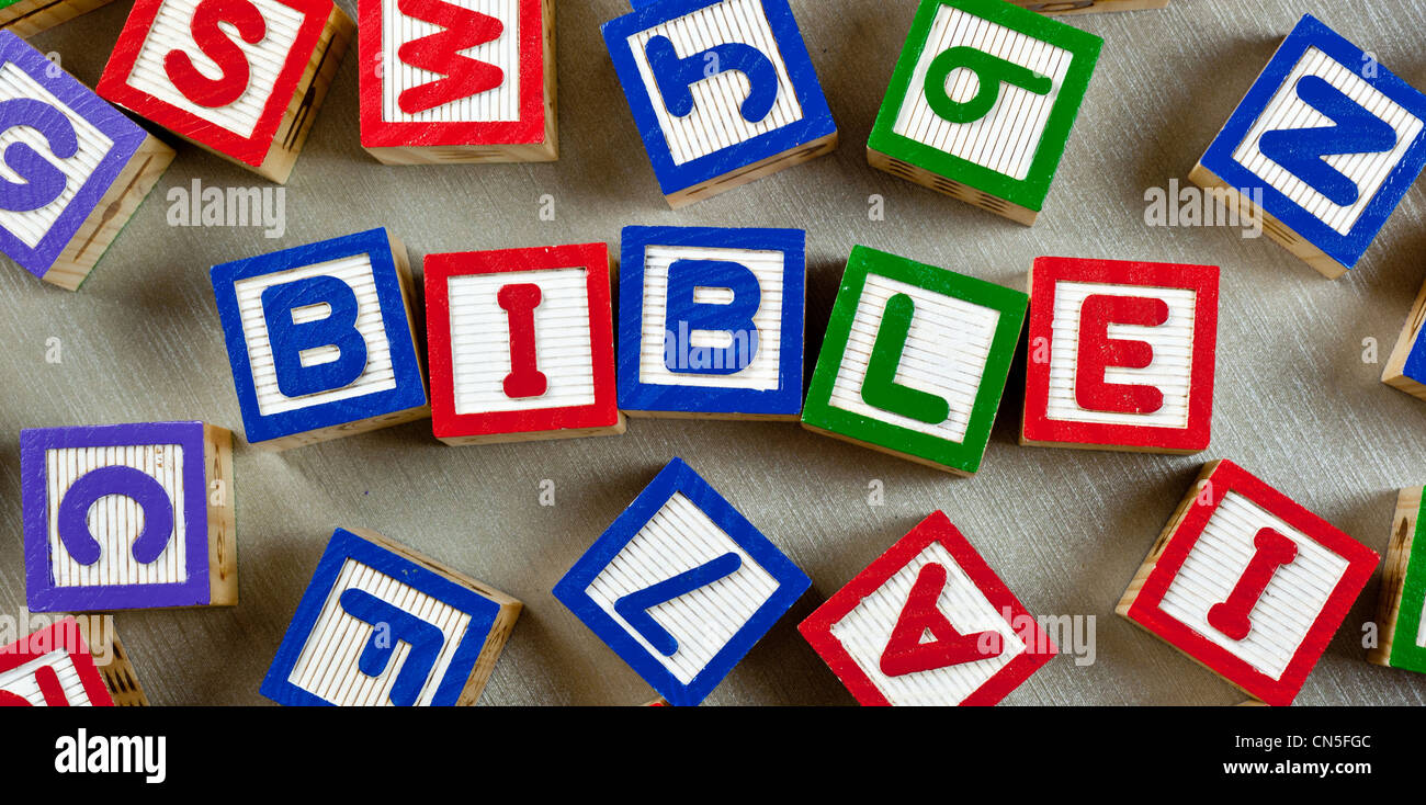 Des cales en bois formant le mot bible dans le centre Banque D'Images