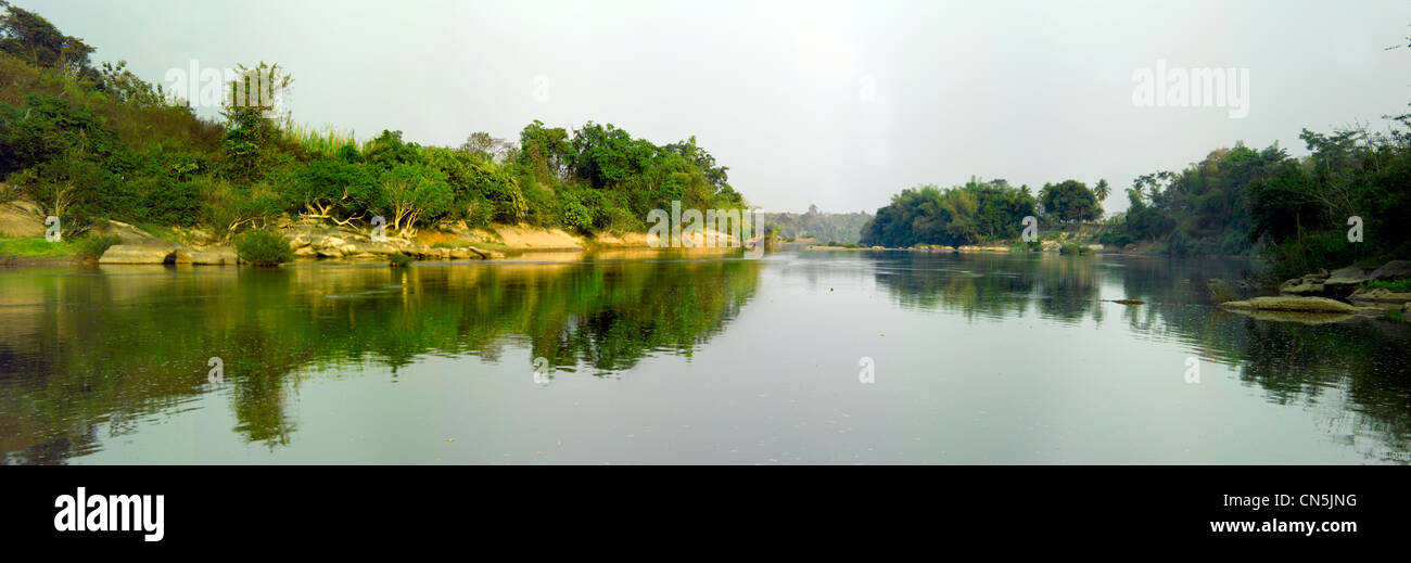 Panorama de la rivière dans les tropiques Banque D'Images