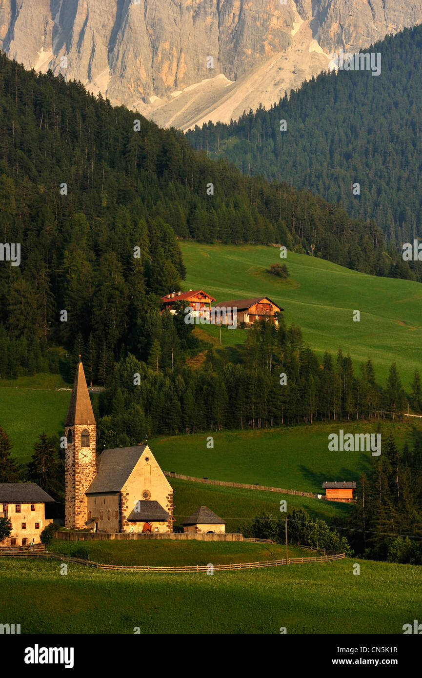 L'Italie, Trentin-Haut-Adige, province autonome de Bolzano, Dolomites, Val di Funes, Santa Maddalena, Odle Banque D'Images