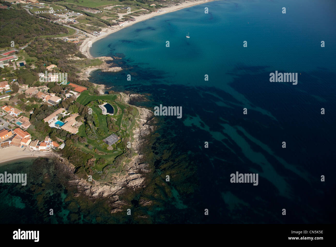 images Pampelonne La Peche https www alamyimages fr photo image la france var presqu ile de st tropez ramatuelle plage de pampelonne cap camarat villa avec piscine ancienne villa barclay 47453322 html