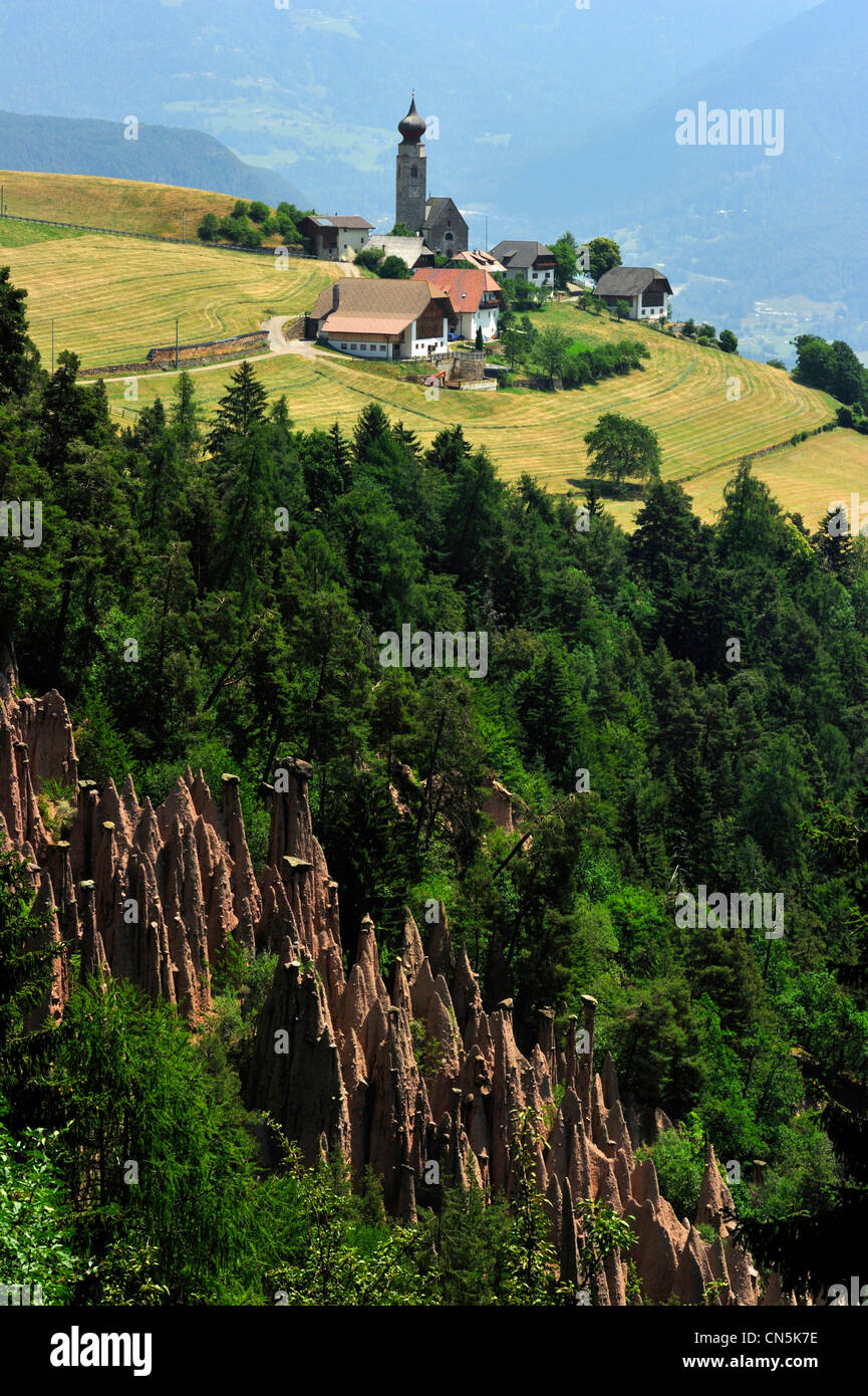 L'Italie, Trentin-Haut-Adige, province autonome de Bolzano, Dolomites, Renon, pyramides de Renon Banque D'Images