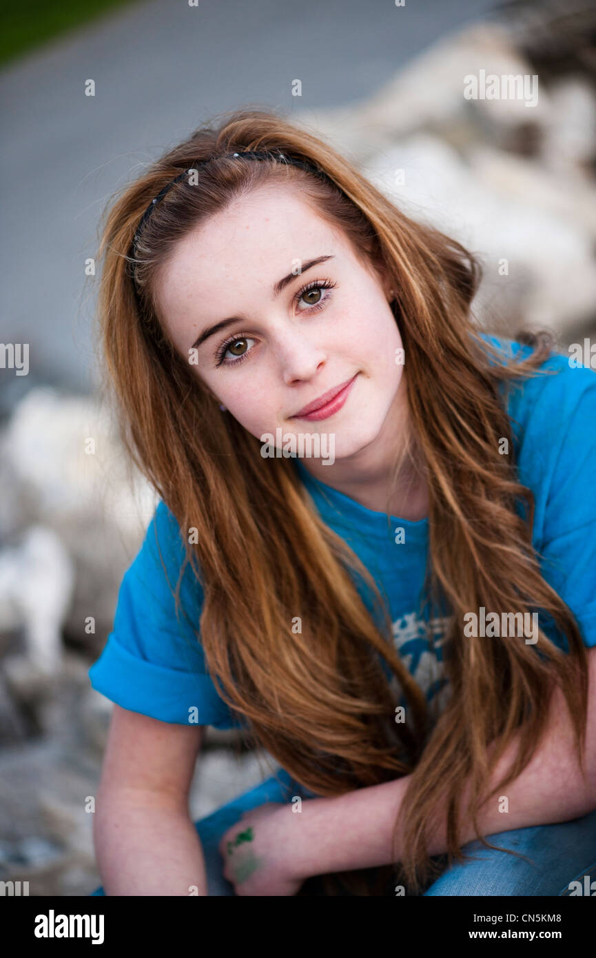 Jeune De 14 Ans Un jeune 13 14 ans adolescente, uk Photo Stock - Alamy