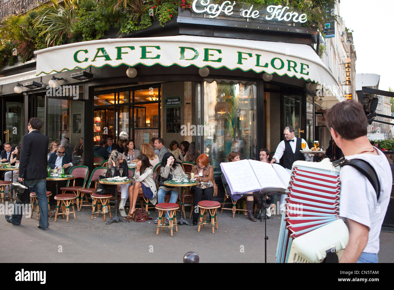 France, Paris, St Germain des Prés, le Café de Flore Banque D'Images