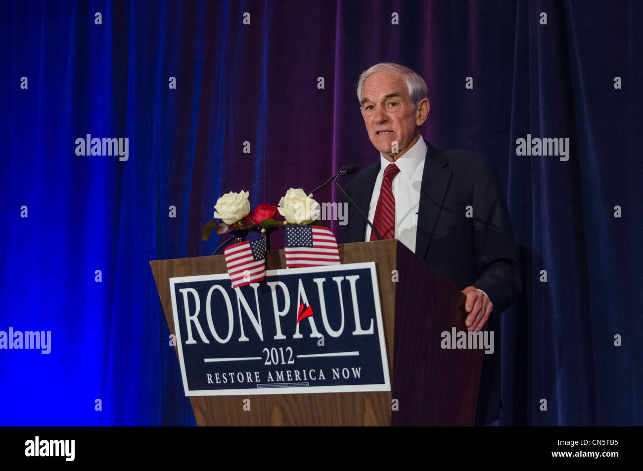 Candidat à l'élection présidentielle de 2012, Ron Paul, parle à des partisans à San Francisco, Californie le 04/05/2012. Banque D'Images