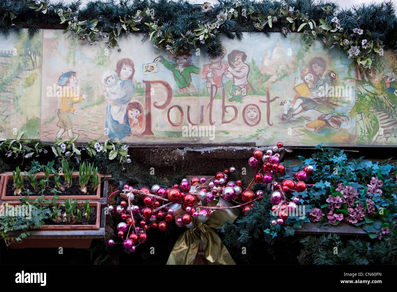 France, Paris, la Butte Montmartre, détail de la façade du restaurant situé sur rue Poulbot Poulbot Banque D'Images