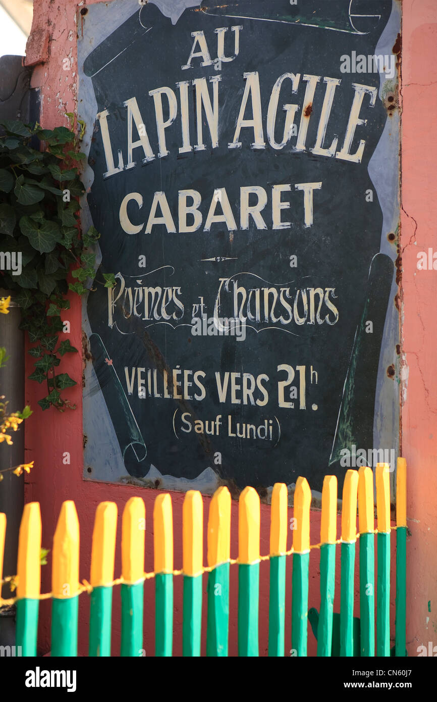 France, Paris, la Butte Montmartre, détail de la façade du cabaret le Lapin Agile situé sur la rue Carnot Banque D'Images
