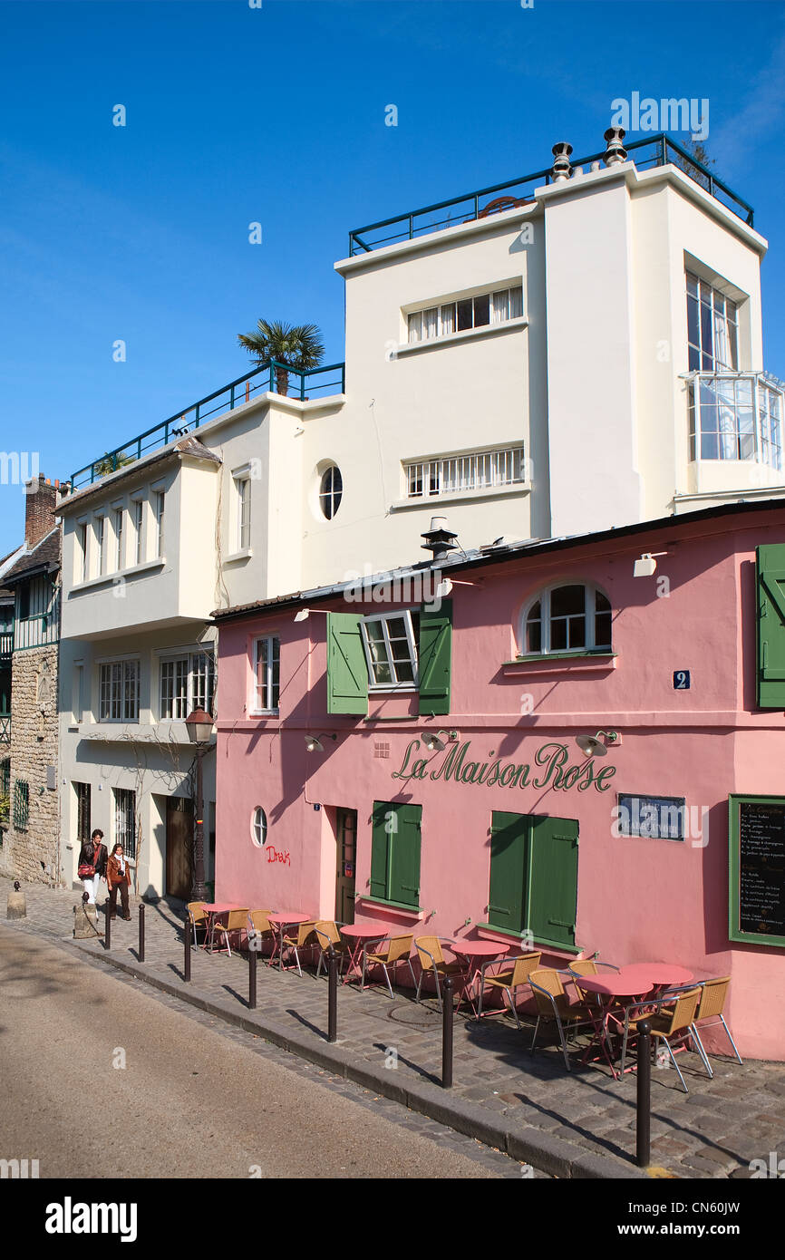 France, Paris, la Butte Montmartre, la façade du restaurant La maison Rose peint par Utrillo situé sur la rue Abreuvoir Banque D'Images