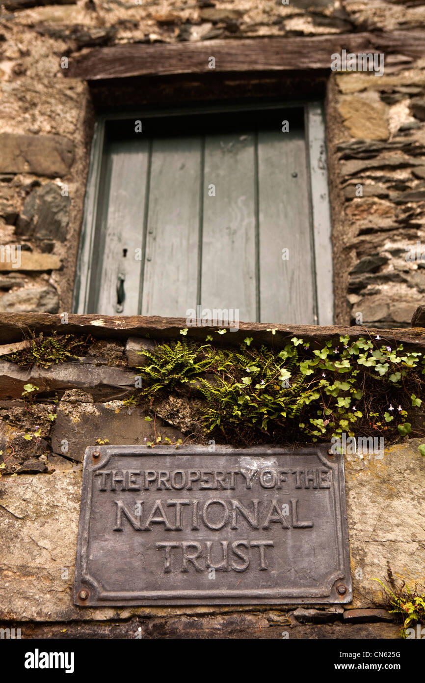 UK, Cumbria, Ambleside, Bridge House, propriété du National Trust metal sign Banque D'Images