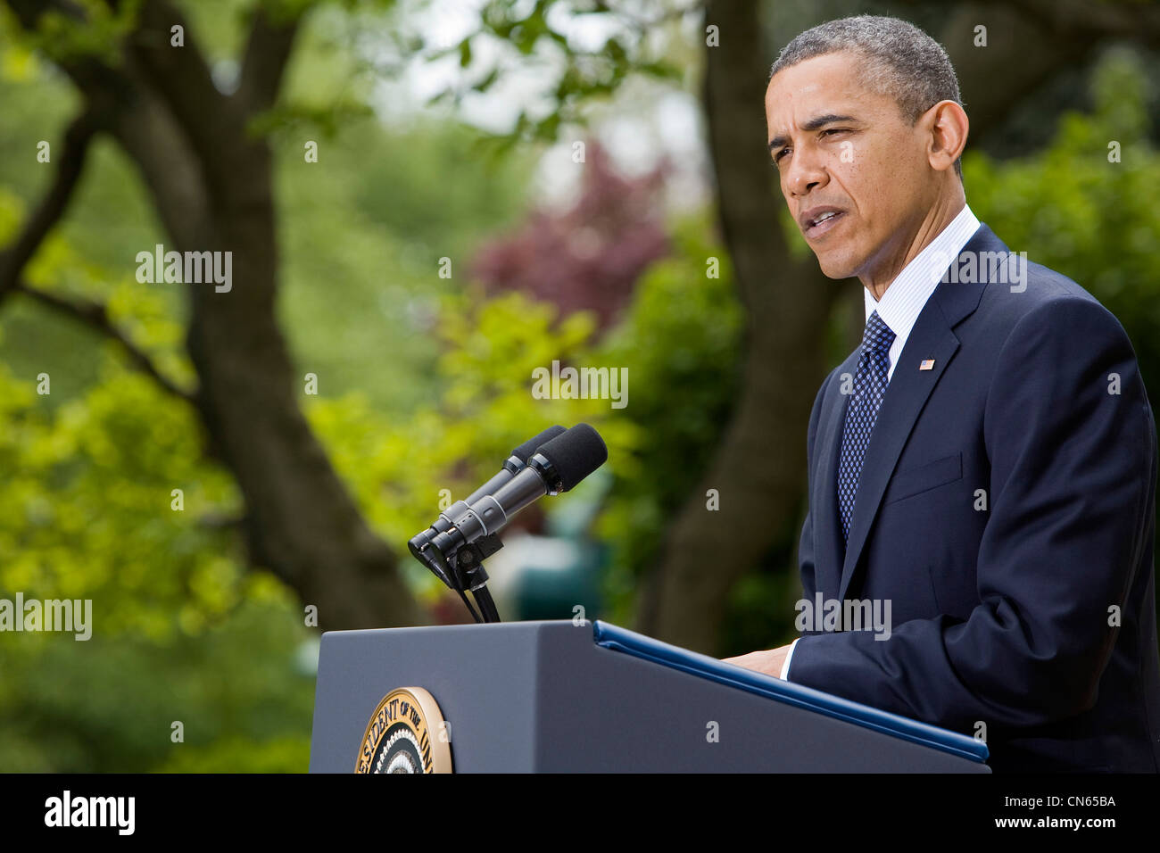 Le président Barack Obama prononce une allocution avant la signature de la Jumpstart our Business Startups (Loi sur l'emploi). Banque D'Images