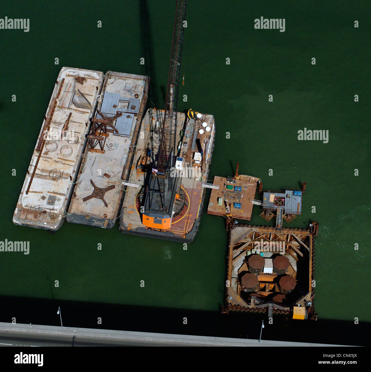 Photographie aérienne de San Francisco Oakland Bay Bridge tower construction d'égalité Banque D'Images