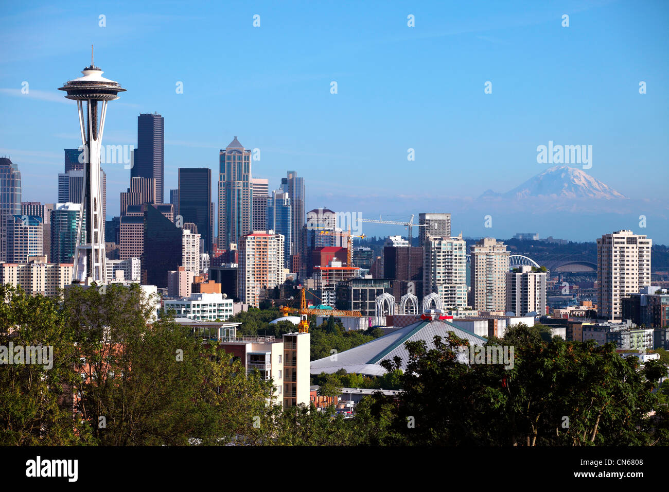 Seattle skyline et Mt. Rainier dans l'arrière-plan. Banque D'Images