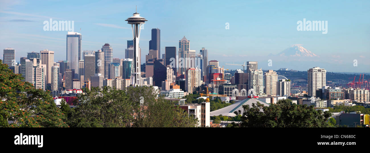 Washington Seattle skyline panorama & Mt. Rainier. Banque D'Images