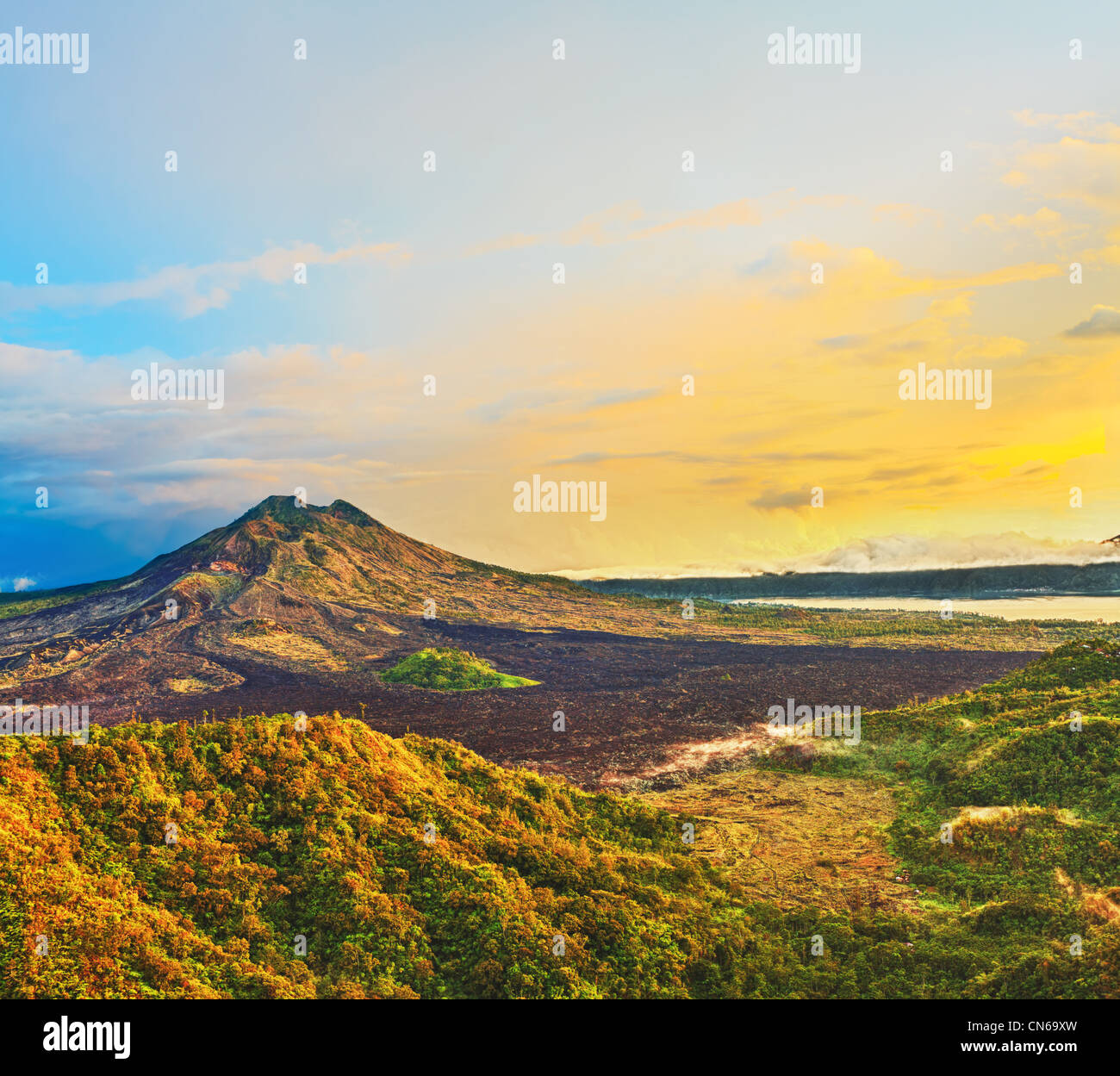 Vue sur le lac et violcano Batur. Bali Banque D'Images