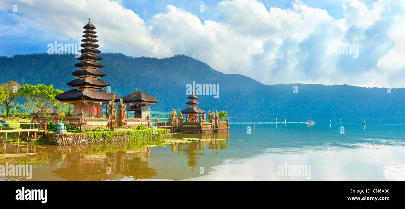Pura Ulun Danu temple sur un Lac Beratan. Bali Banque D'Images