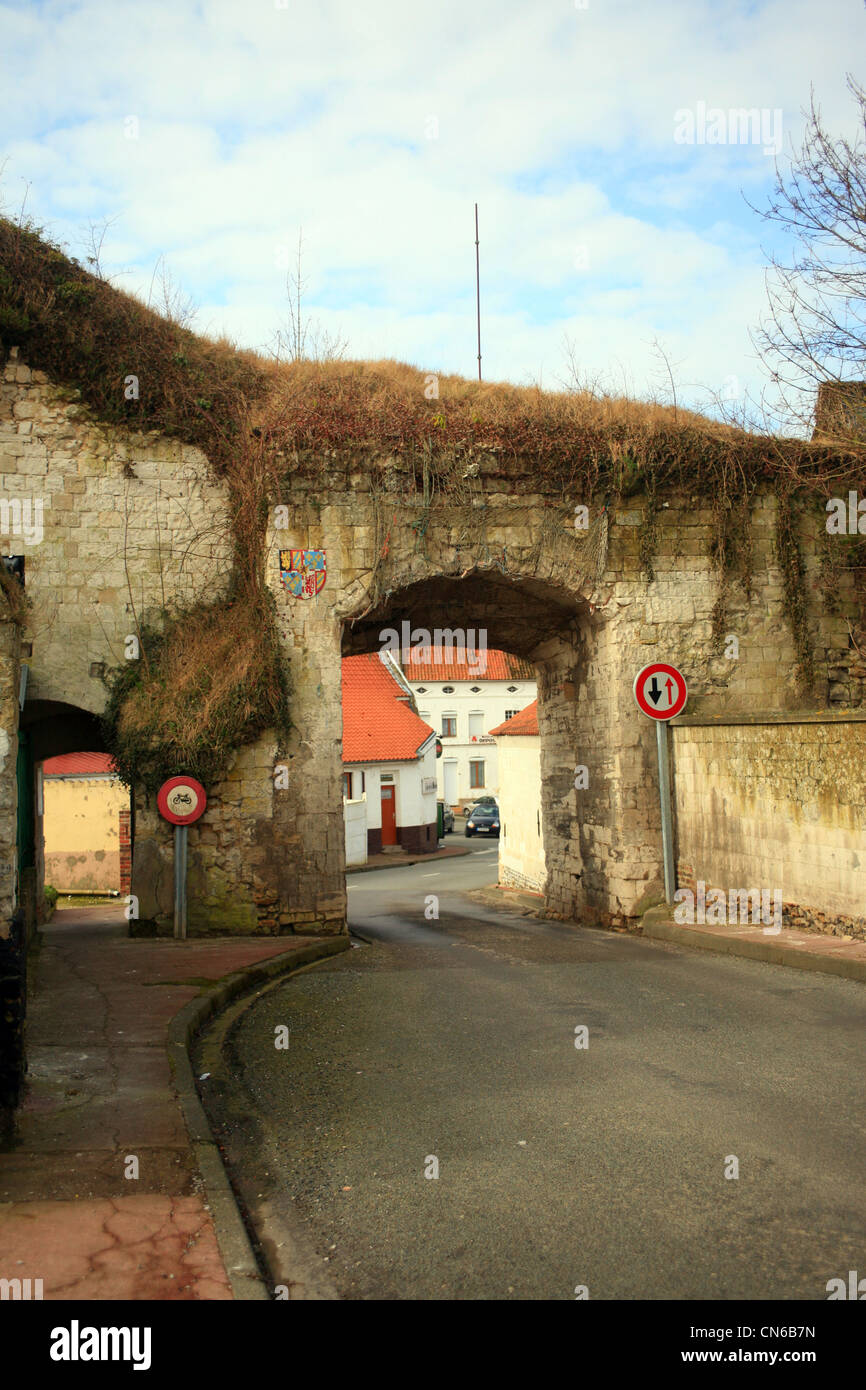 Mur de château, rue du chatteau, Tournehem sur la Hem, Pas de Calais, France Banque D'Images