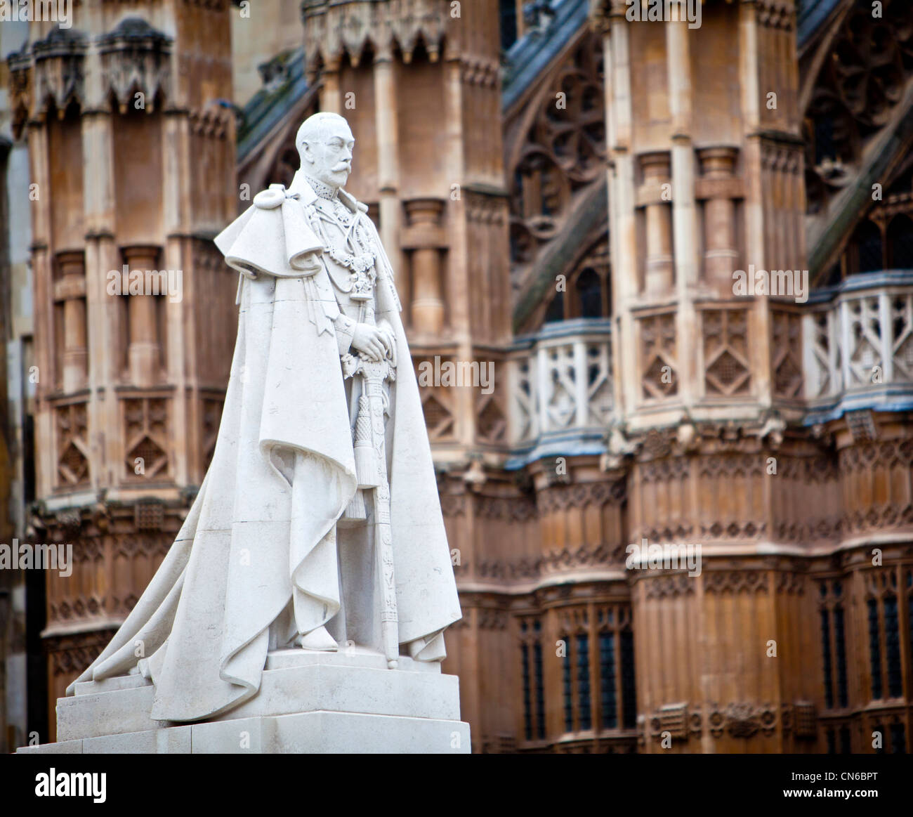 Le roi George V memorial devant les Maisons du Parlement, Londres, Angleterre Banque D'Images