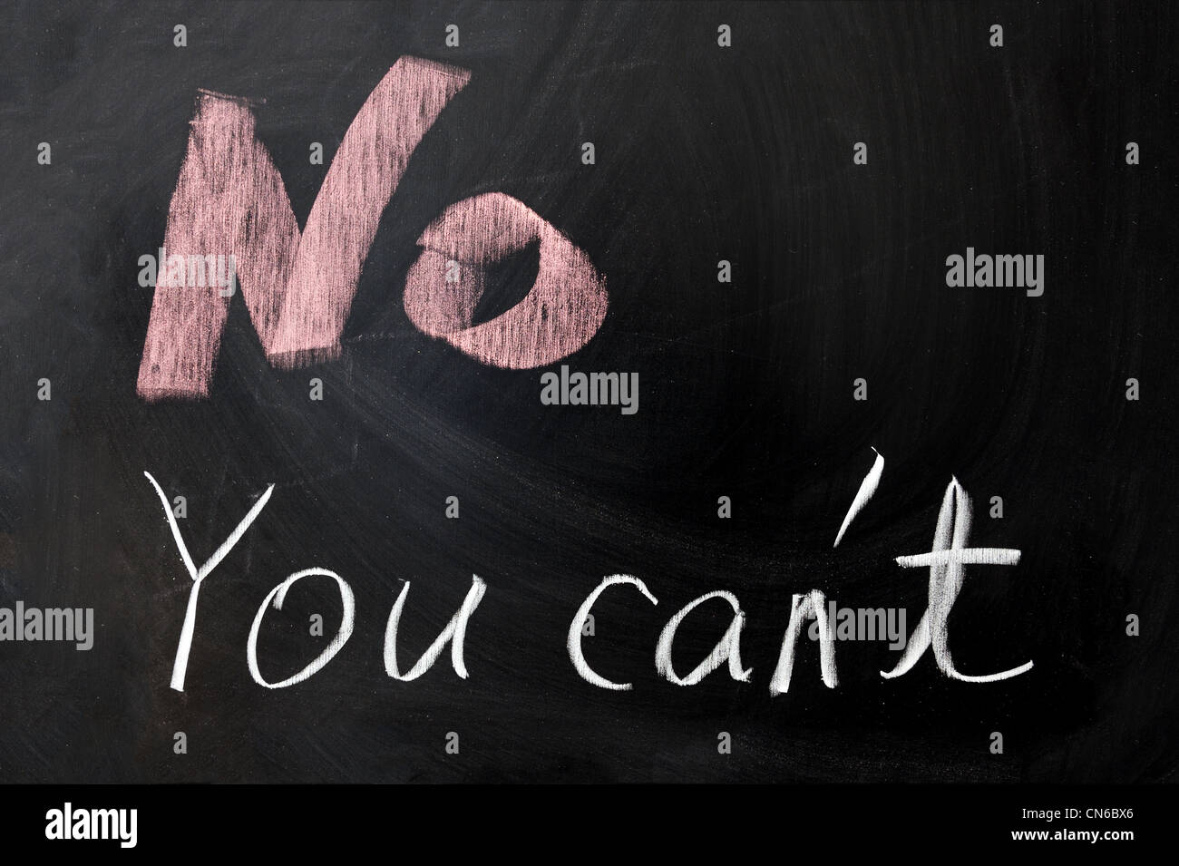Dessin à la craie -'Non vous ne pouvez pas' written on chalkboard Banque D'Images
