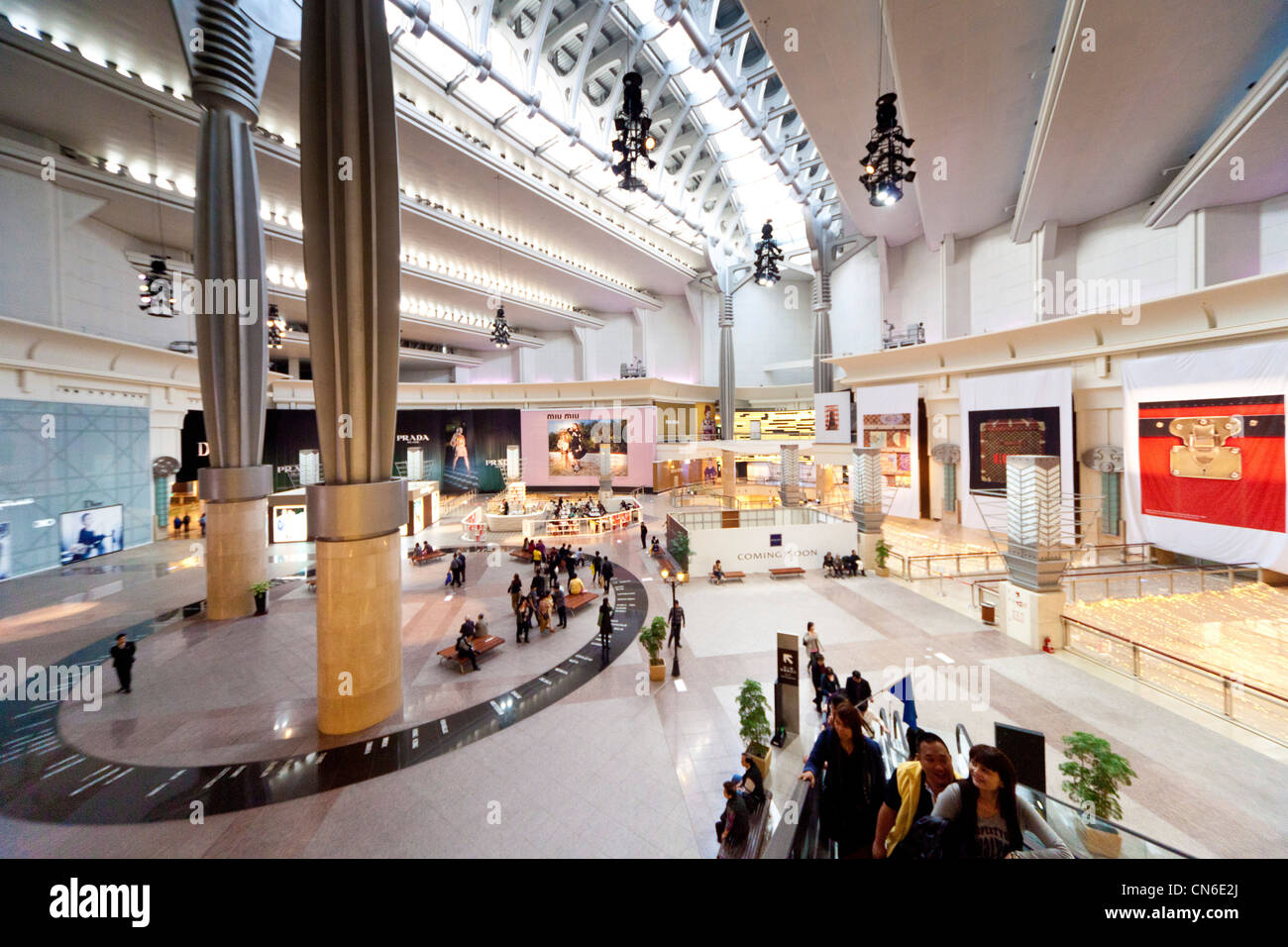 Shopping Mall à l'intérieur de l'édifice, catégorie gratte-ciel Taipei 101 Taipei Taiwan. JMH5726 Banque D'Images